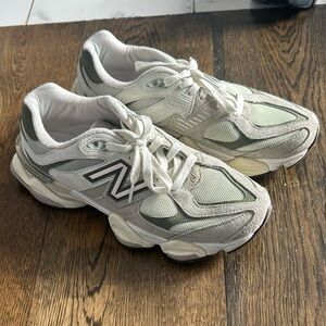 New balance 9060 Sneakers Like New Green White Womens 9 US